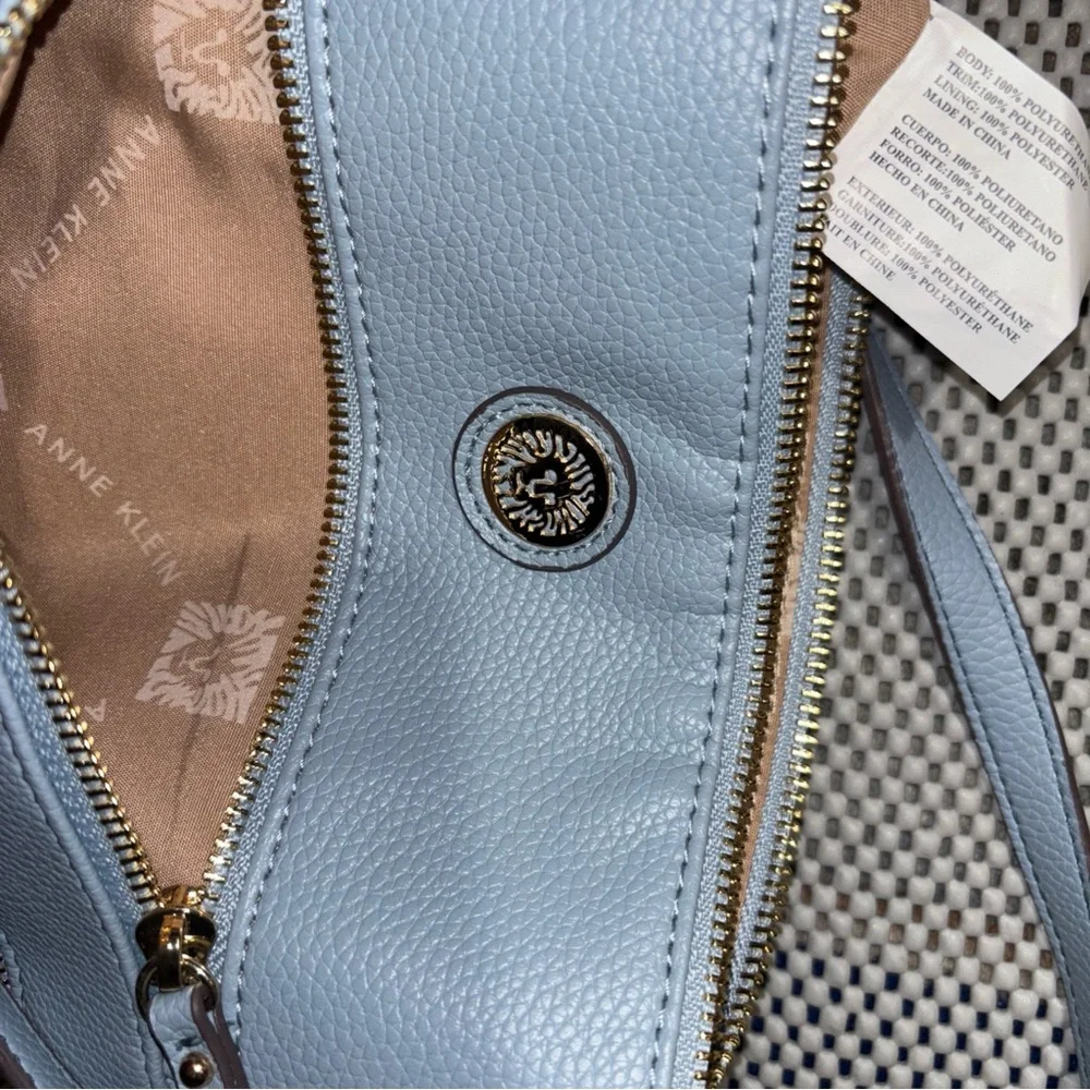 Anne Klein AK Traveler Crossbody bag in baby blue - Picture 10 of 10